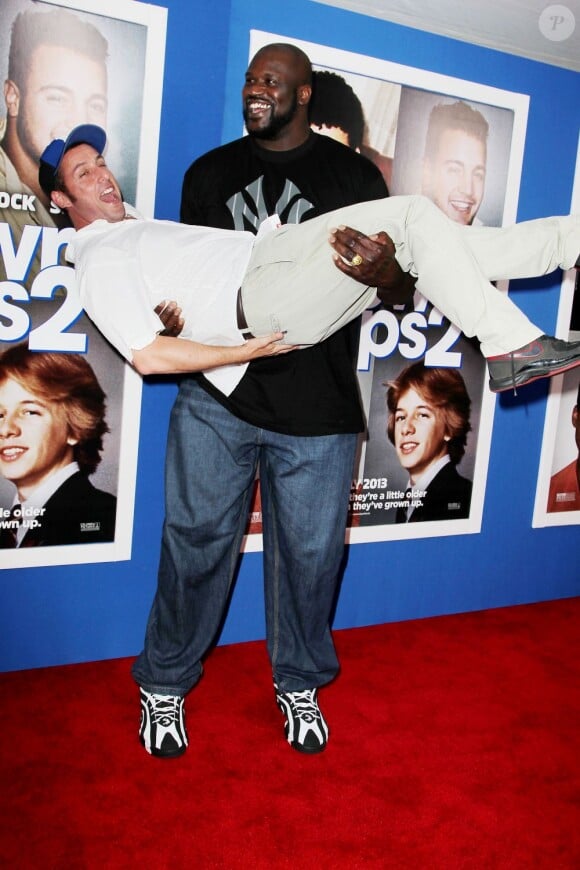 Adam Sandler et Shaquille O'Neal à la première de Copains pour toujours 2 à New York le 10 juillet 2013.