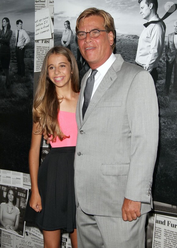 Aaron Sorkin et sa fille, Roxy, à la première de la saison 2 de "The Newsroom" au Paramount Theater à Los Angeles, le 10 juillet 2013.