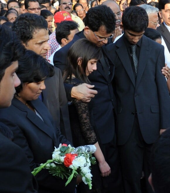 La famille de Jacintha Saldanha lors de ses obsèques, en Inde, le 17 décembre 2012, dix jours après son suicide suite au canular des animateurs radio Michael Christian et Mel Greig.