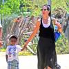 Exclusif - Sandra Bullock emmène son fils Louis au musée d'Histoire naturelle à Los Angeles, le 28 juin 2013.