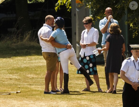 Zara Phillips, enceinte, avec son mari Mike Tindall lors de The Rundle Cup, tournoi de polo caritatif, le 13 juillet 2013.
