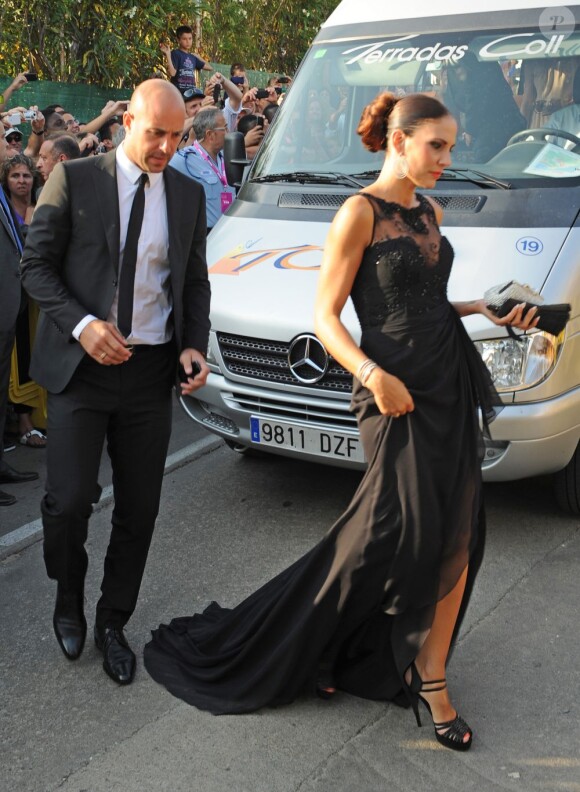 Pepe Reina et sa femme Yolanda Ruiz au mariage de son ex-coéquipier Xavi à Blanes le 13 juillet 2013.