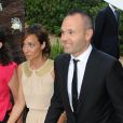 Andres Iniesta et sa femme Anna Ortiz au mariage de son coéquipier Xavi à Blanes le 13 juillet 2013.