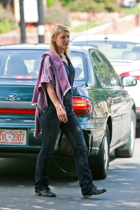 Exclusive. Claire Danes juggles mommy duty with work on set of the 3rd season of TV drama 'Homeland' in Charlotte, NC, USA on July 10, 2013. The actress hugged and kissed her 6 month old son Cyrus who joined her on set and was also seen doing some cross-stitch between scenes. Photo by Jennifer Buhl/PCN/ABACAPRESS.COM12/07/2013 - Charlotte