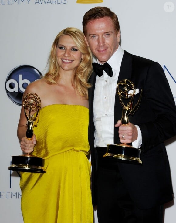 Claire Danes et Damian Lewis, les stars de la série "Homeland" récompensées durant la cérémonie des Emmy Awards, le 23 septembre 2012.
