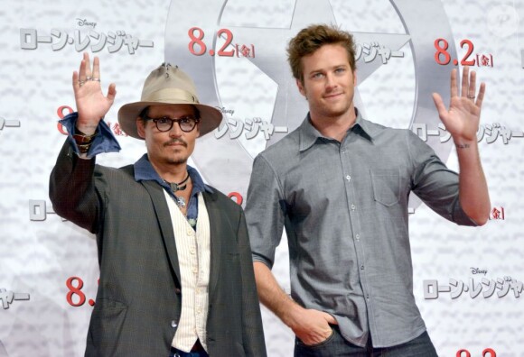 Les acteurs Johnny Depp et Armie Hammer lors de la promotion de Lone Ranger à Tokyo le 17 juillet 2013
