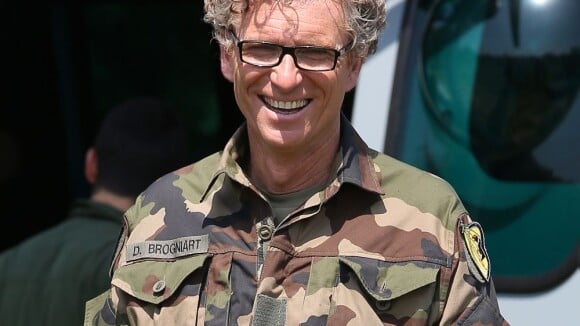 Denis Brogniart : Intrépide militaire pour un saut en parachute impressionnant