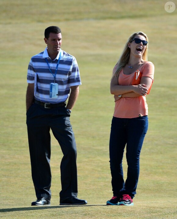 Lindsey Vonn assistait avec joie et bonheur à l'entraînement de son compagnon Tiger Woods au Muirfield Golf Club, East Lothian en Ecosse le 17 juillet 2013