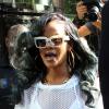 La chanteuse Rihanna, sexy dans une tenue transparente, quitte son hotel pour se rendre a Birmingham pour son concert, le 18 juillet 2013