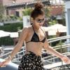 Vanessa Hudgens sur un yacht avec des amis le 19 juillet 2013 à Ischia en Italie, après une rencontre avec ses fans.