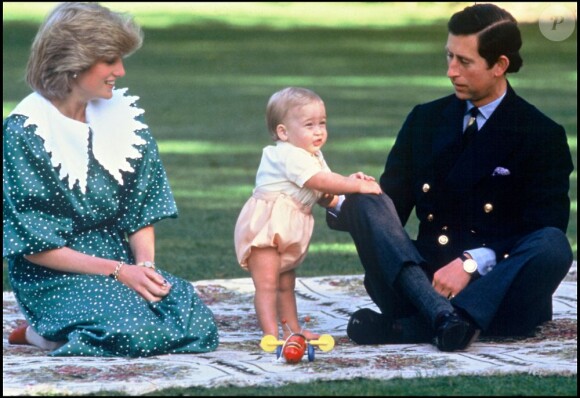 Lady Di, le prince William et le prince Charles en janvier 1983.