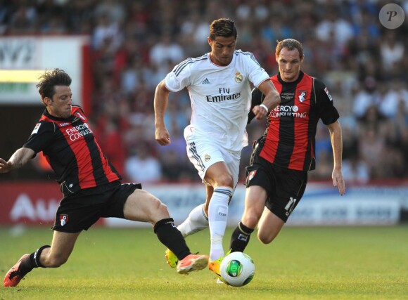 Cristiano Ronaldo dans ses oeuvres lors du match amical de présaison entre le Real Madrid et Bournemouth au Goldsands Stadium de Bournemouth le 21 juillet 2013