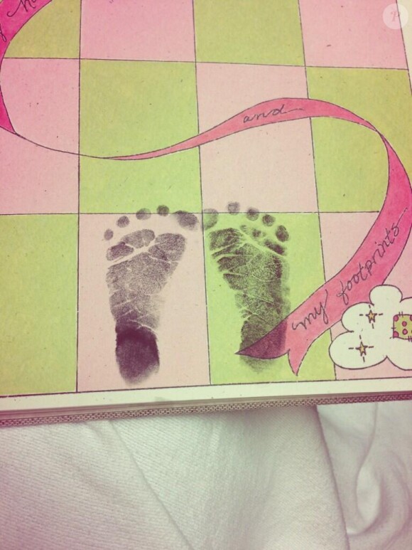 Hillary Scott a publié une photo sur Twitter pour annoncer la naissance de sa fille Eisele Kaye, le 22 juillet 2013.