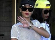Rihanna dévoile sa poitrine sous une tenue transparente, sans soutien-gorge !