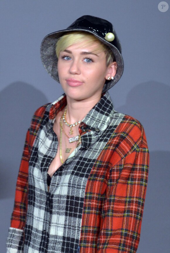 La chanteuse Miley Cyrus a été photographiée lors de son arrivée à une station de radio située à Bad Vilbel, non loin de Francfort en Allemagne. Le 22 juillet 2013.