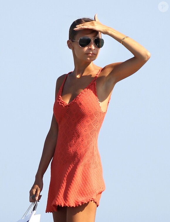 Nicole Richie, ravissante touriste sur la Côte d'Azur, se rend au Club 55 à Ramatuelle. Le 24 juillet 2013.