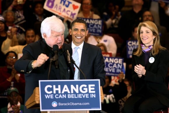 Le sénateur Ted Kennedy et sa nièce Caroline Kennedy font campagne pour Barack Obama le 4 février 2008 dans le New Jersey.