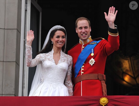 Le prince William et sa femme Kate Middleton, le jour de leur mariage à Buckingham Palace le 29 avril 2011