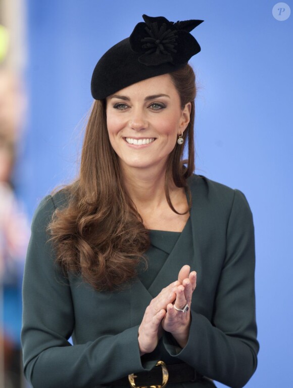 Kate Middleton lors d'une visite à la Clock Tower de Leicester le 8 mars 2012