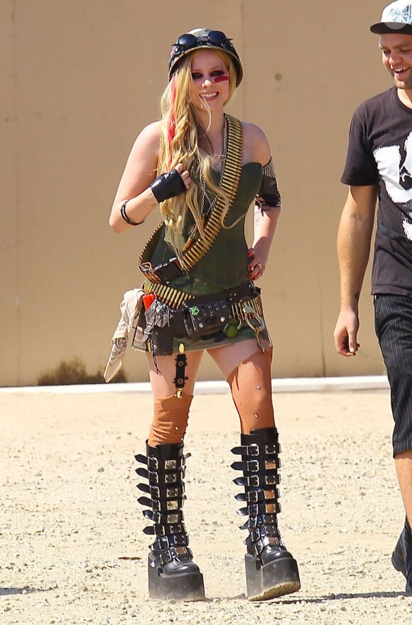 Avril Lavigne sur le tournage de son nouveau clip vers Palmdale, le 25 juillet 2013.