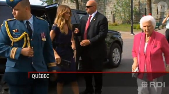 Céine Dion accompagnée de sa mère Thérèse Dion lors d'une cérémonie à la Citadelle de Québec, le vendredi 26 juillet 2013