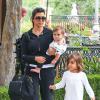 Kourtney Kardashian et ses deux enfants Penelope et Mason ont déjeuné au Marmalade Cafe. Calabasas, le 28 juillet 2013.