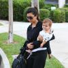 Kourtney Kardashian et sa fille Penelope à Calabasas, le 28 juillet 2013.