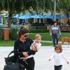 Kourtney Kardashian et ses deux enfants Penelope et Mason ont déjeuné au Marmalade Cafe. Calabasas, le 28 juillet 2013.