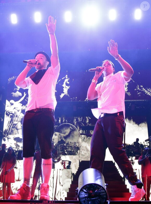 Jay-Z et Justin Timberlake en concert au Yankee Stadium à New York, NY, le 19 juillet 2013.