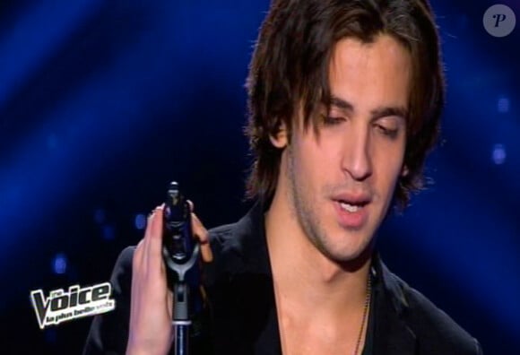 Raf, le fils de Hélène Ségara, lors de son passage dans The Voice, sur TF1 (diffusion en février 2013).