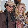 Amber Heard et Johnny Depp lors de la première de Rhum Express à Paris, le 8 novembre 2011.