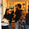 Kourtney Kardashian, Scott Disick et leur fille Penelope font du shopping chez Fred Segal à Los Angeles. Le 1er août 2013.
