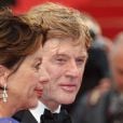 Sibylle Szaggars et Robert Redford lors de la Montée des marches du film "All is Lost" à Cannes, le 22 mai 2013.