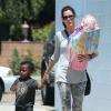 Exclusif - Sandra Bullock emmène son fils Louis à une fête d'anniversaire à Burbank, le 28 juillet 2013.