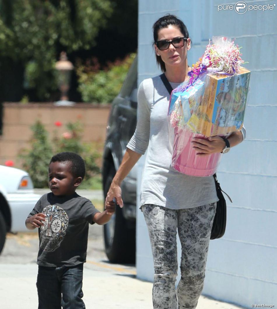 Sandra Bullock Maman Dévouée Pour Son Adorable Louis Lhomme De Sa