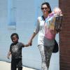 Exclusif - Sandra Bullock emmène son fils Louis à une fête d'anniversaire à Burbank, le 28 juillet 2013.