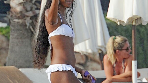 Naomi Campbell : Bikini, soleil et amies pour la Panthère en vacances