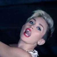Miley Cyrus : Incendiaire et sexy pour la vidéo promo des MTV VMA's