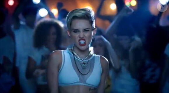 Miley Cyrus dans la vidéo promo pour la cérémonie des MTV Video Music Awards.