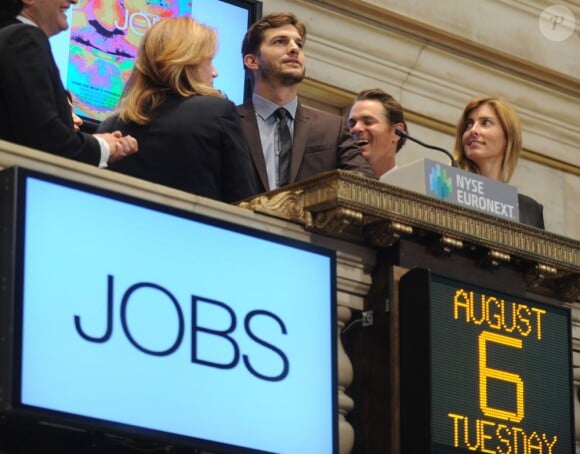 Ashton Kutcher fier au New York Stock Exchange à New York, le 6 août 2013.