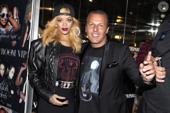Exclusif - Rihanna a dîné et fait la fête hier soir après son concert au VIP room chez Jean-Roch à Paris, le 9 juin 2013.