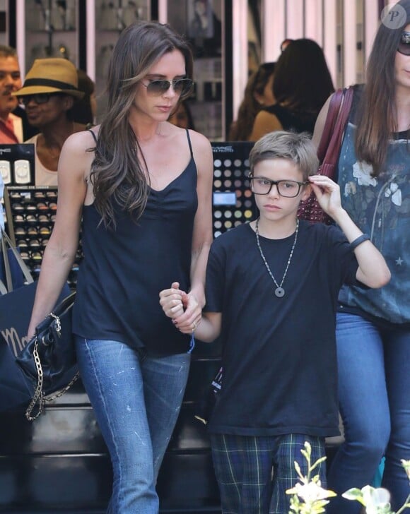 Victoria Beckham et son fils Romeo à Los Angeles, le 27 mai 2013.