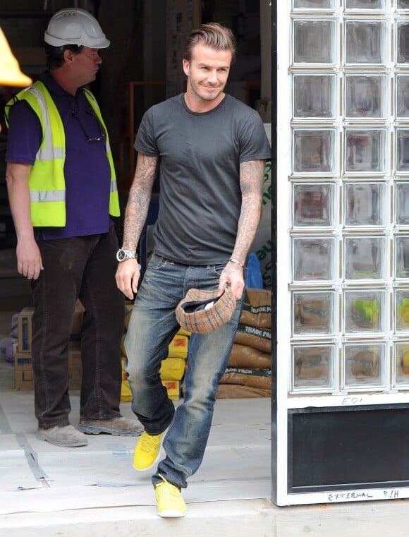 Exclusif - David Beckham quitte le chantier de ce qui pourrait être son futur restaurant. Londres, le 12 juillet 2013.