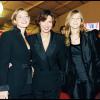Denise Fabre et ses filles Olivia et Elodie à la 15e cérémonie des 7 D'or à Paris, le 28 octobre 2001.