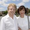 Denise Fabre et son époux Francis Vandenhende à la 3eme édition du Brunch Blanc "Une croisière sur la Seine" à Paris, le 30 juin 2013.