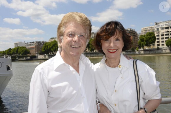Denise Fabre et son époux Francis Vandenhende à la 3eme édition du Brunch Blanc "Une croisière sur la Seine" à Paris, le 30 juin 2013.