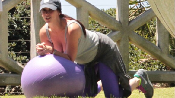Jennifer Love Hewitt : Enceinte et sportive, la star prend soin de son corps