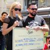 L'actrice Sharon Stone à l'événement "Kiehl's". La marque de cosmétiques a organisé une course à moto dans le but de récolter des fonds pour l'amfAR. Photo prise à Los Angeles, le 8 août 2013.