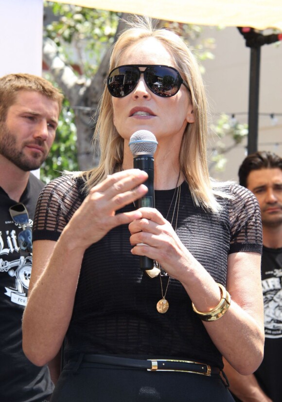 La star engagée Sharon Stone à l'événement "Kiehl's". La marque de cosmétiques a organisé une course à moto dans le but de récolter des fonds pour l'amfAR. Photo prise à Los Angeles, le 8 août 2013.