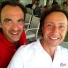 "Un café à Paros avec mon ami grec Nikos" a légendé Stéphane Bern